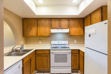 833 W 14th St-7