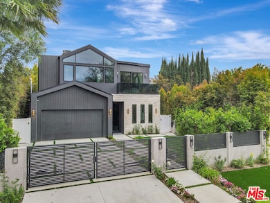 15602 Morrison St, Sherman Oaks, CA 91403 - photo 2