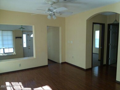 948 17th entrance to hallway