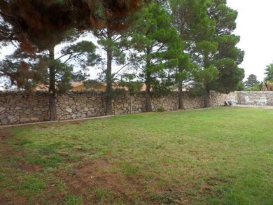 10833 Bella Vista Dr, El Paso, TX 79935 - photo 3