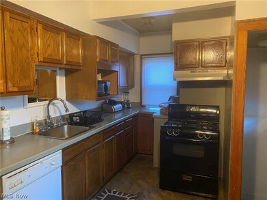 16921 Raymond St, Maple Heights, OH 44137 - photo 6