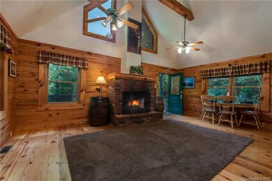 High Ceilings and open floorplan