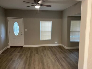 213 W Willingham St, Cleburne, TX 76033 - photo 3