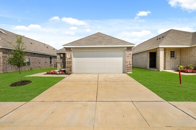 1602 Luke St, Ennis, TX 75119 - photo 2