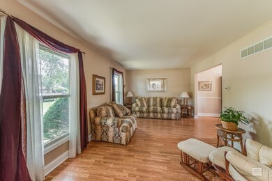 10S524 Wind Jammer Ln, Naperville, IL 60564 - photo 4