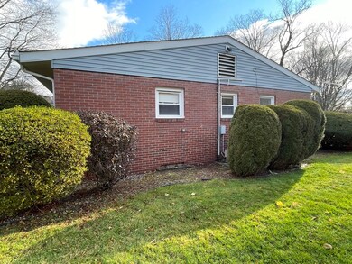 16 Laura Ln, Holyoke, MA 01040 - photo 5
