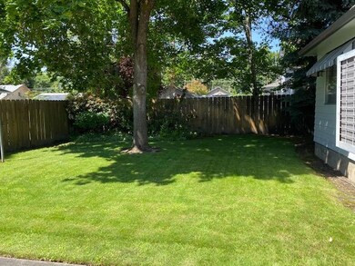 325 SW Burgess St, Grants Pass, OR 97526 - photo 7