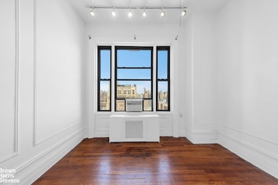 Lincoln Spencer Cooperative unit 116C, New York, NY 10023 - photo 2