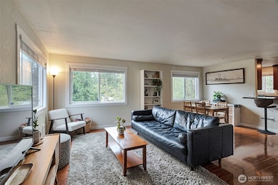 Gorgeous picture windows with blinds