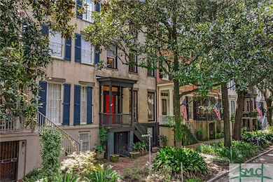 117 E Jones St unit Parlor, Savannah, GA 31401 - photo 3