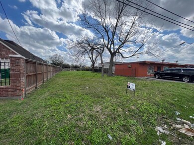 108 Van Molan St, Houston, TX 77022 - photo 5