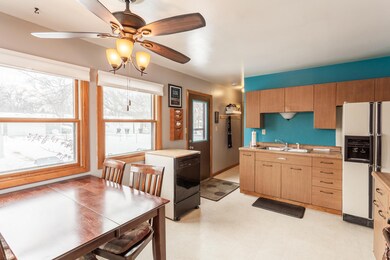 1617 13th Ave S, Grand Forks, ND 58201 - photo 3