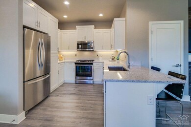 61011 SE Sydney Harbor Dr, Bend, OR 97702 - photo 7