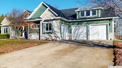 10 Deer Creek Ct, Mason City, IA 50401 - photo 2