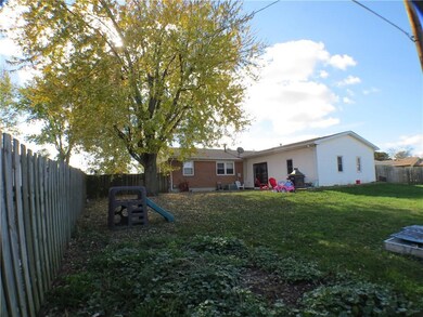 810 Park Dr, Wapakoneta, OH 45895 - photo 2