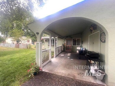 1113/1115 S Ivy St, Nampa, ID 83686 - photo 3