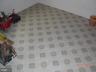 2340 Anvil Ln, Temple Hills, MD 20748 - photo 4