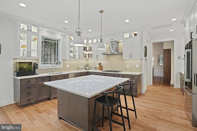 4621 Drummond Ave, Chevy Chase, MD 20815 - photo 2