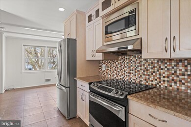 902 Neal Dr, Alexandria, VA 22308 - photo 7