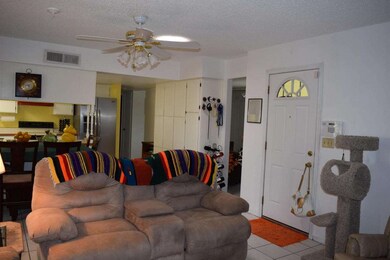 FAMILY ROOM (3)