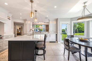 Beautiful Updated Eat-in Kitchen
