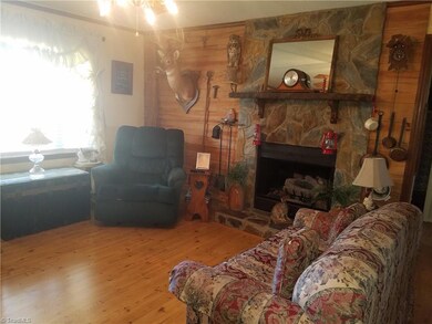 1121 Brookdale Dr, Asheboro, NC 27205 - photo 2