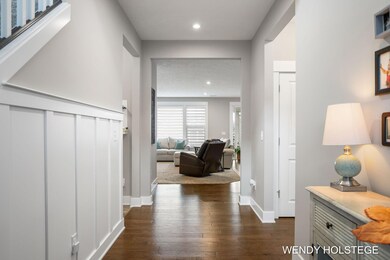 26-web-or-mls-14008 Phoenix Pl, Holland-