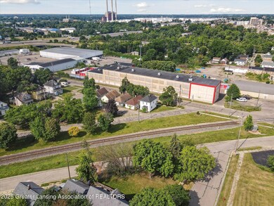 06-816-Hickory-St-Lansing-MI-48912-Windo