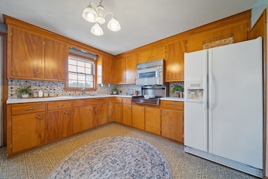 321 Old Marsh Hill Rd, Dracut, MA 01826 - photo 3