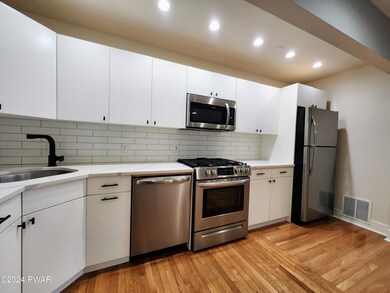 310 W Harford St unit 6, Milford, PA 18337 - photo 3