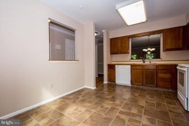 9325 Kendal Cir, Laurel, MD 20723 - photo 6