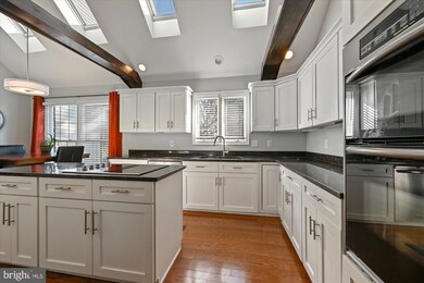 8524 Paddockview Dr, Gaithersburg, MD 20882 - photo 6