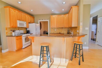 7251 Lochhaven St, Allentown, PA 18106 - photo 6