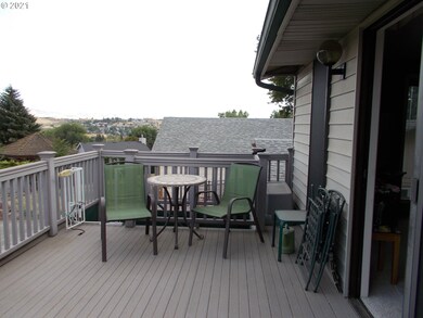 718 NW 3rd Dr, Pendleton, OR 97801 - photo 2