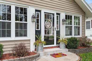 1207 Emma Ave, Des Moines, IA 50315 - photo 3