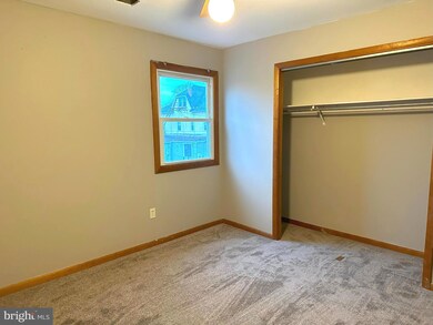 31 E Logan Ave unit 3RD FLOOR, Glenolden, PA 19036 - photo 7