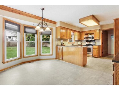 7920 Oakview Dr, Lenexa, KS 66215 - photo 5