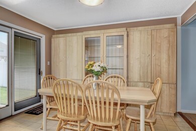 08-Dining Room
