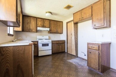 711 N Ramblin Oaks Dr, Moore, OK 73160 - photo 7