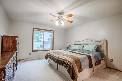 224 Division St, Brooklyn, WI 53521 - photo 3