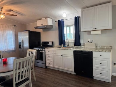 3418 N Waring Rd unit 79, Denair, CA 95316 - photo 5