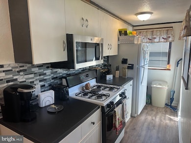 4206 Baltimore St, Halethorpe, MD 21227 - photo 3