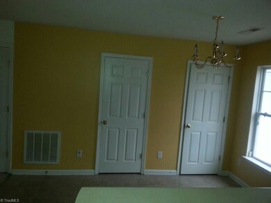 454 Wadsworth Ct, High Point, NC 27263 - photo 4