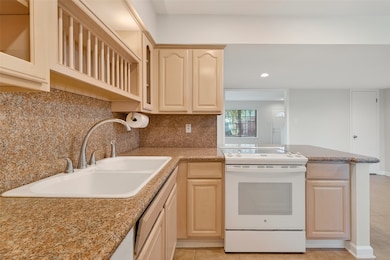 515 Tallowood Rd unit 9, Houston, TX 77024 - photo 7