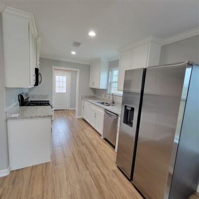 109 Elmer St, Brazoria, TX 77422 - photo 5