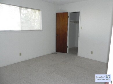 1011 N King St, Seguin, TX 78155 - photo 7