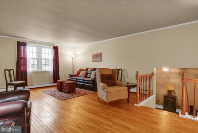 537 Weidman Ave, Reading, PA 19608 - photo 5