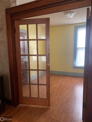 109 N Center St, Shenandoah, IA 51601 - photo 3