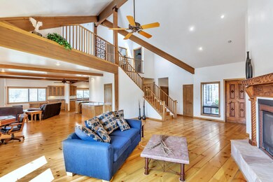 812 N Blazing Star Cir-large-005-23-Main