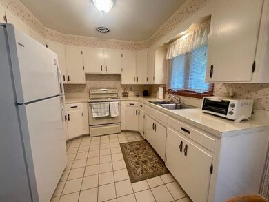 27 Androscoggin St, Gorham, NH 03581 - photo 4